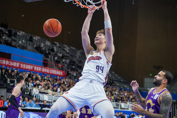 掘金完胜辽宁队，王哲林状态火热