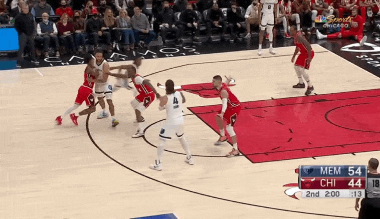 广东队翻盘公牛，莫兰特点燃赛场