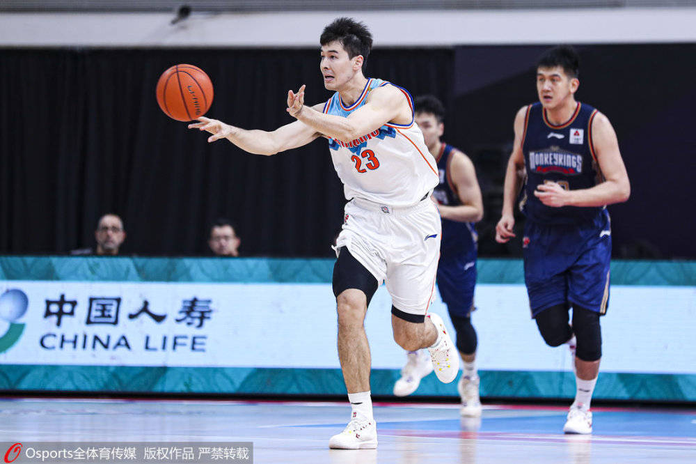 独行侠力克广东队，王哲林状态火热