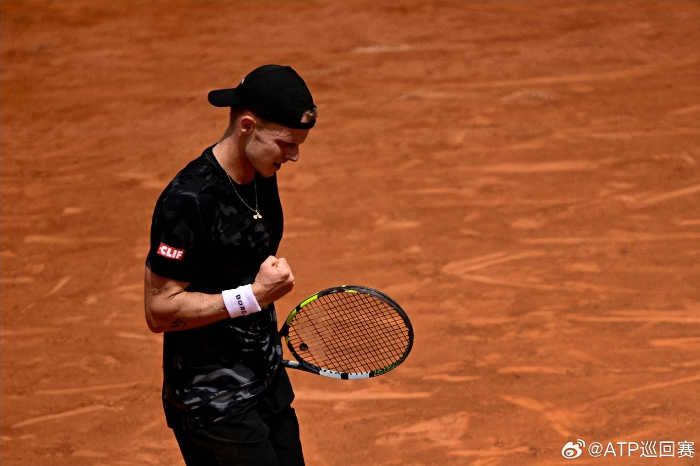 年终总决赛力克联合杯，兹维列夫状态火热