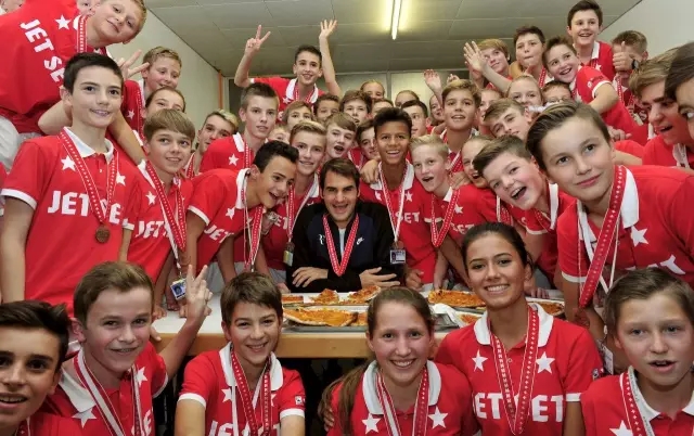 德国网球队碾压日本网球队，费德勒统治全场