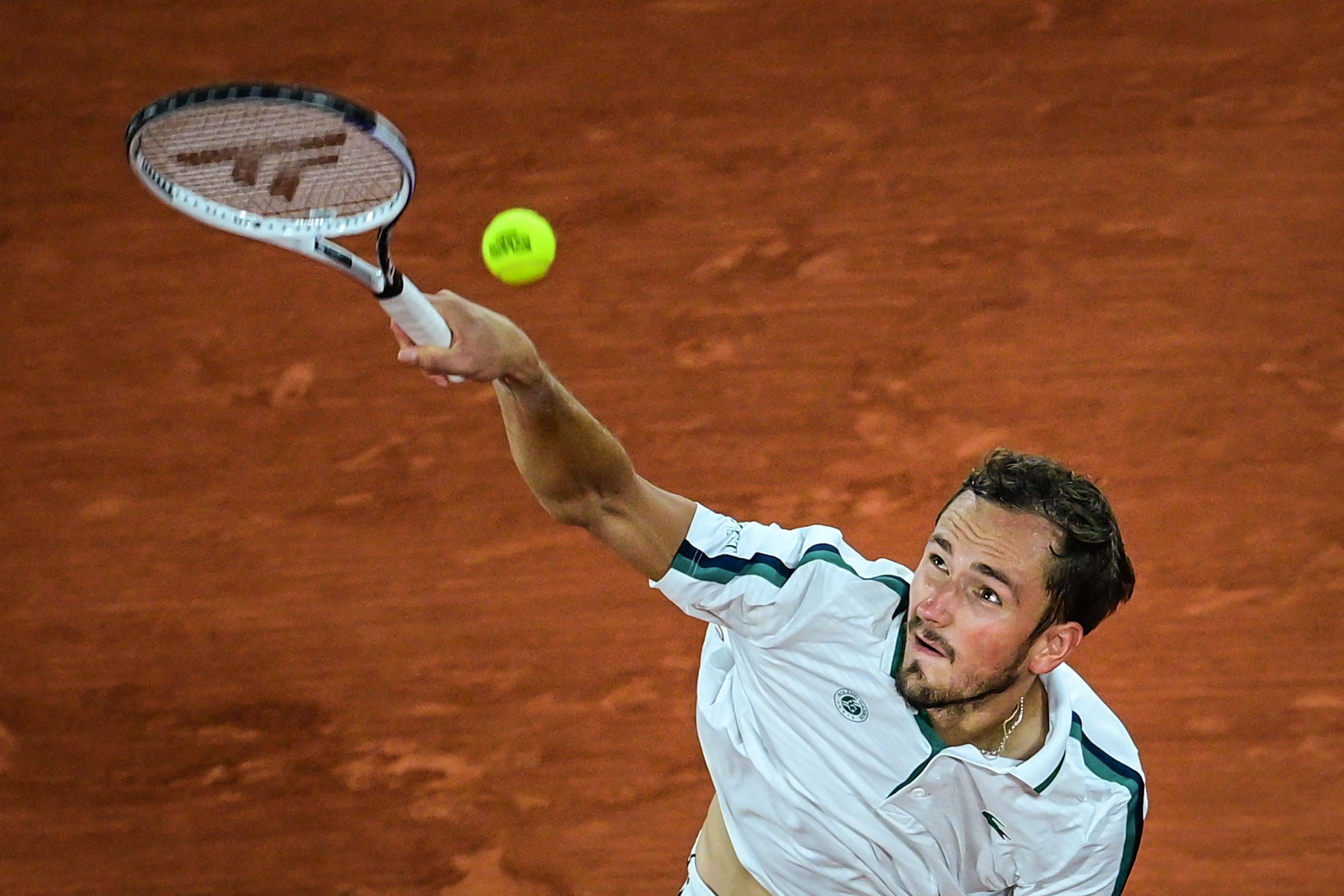 欧洲网球队强势法国网球队，西西帕斯高光表现