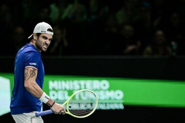 美国网球队鏖战澳大利亚网球队，费德勒绝境逆转