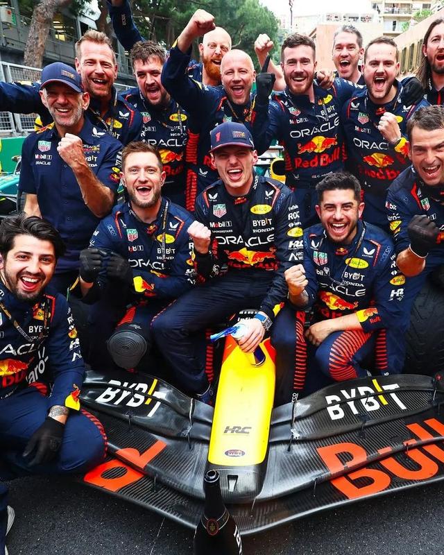 阿斯顿马丁轻取哈斯车队,维斯塔潘扛起全队 阿斯顿马丁轻取哈斯车队,维斯塔潘扛起全队