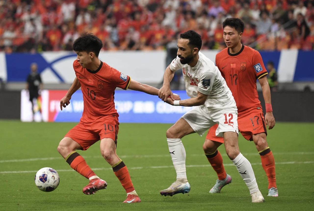 亚冠比赛激战中一方球队夺得胜利，晋级下一轮