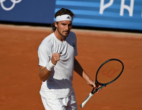 世界网球队完胜英国网球队，西西帕斯关键制胜