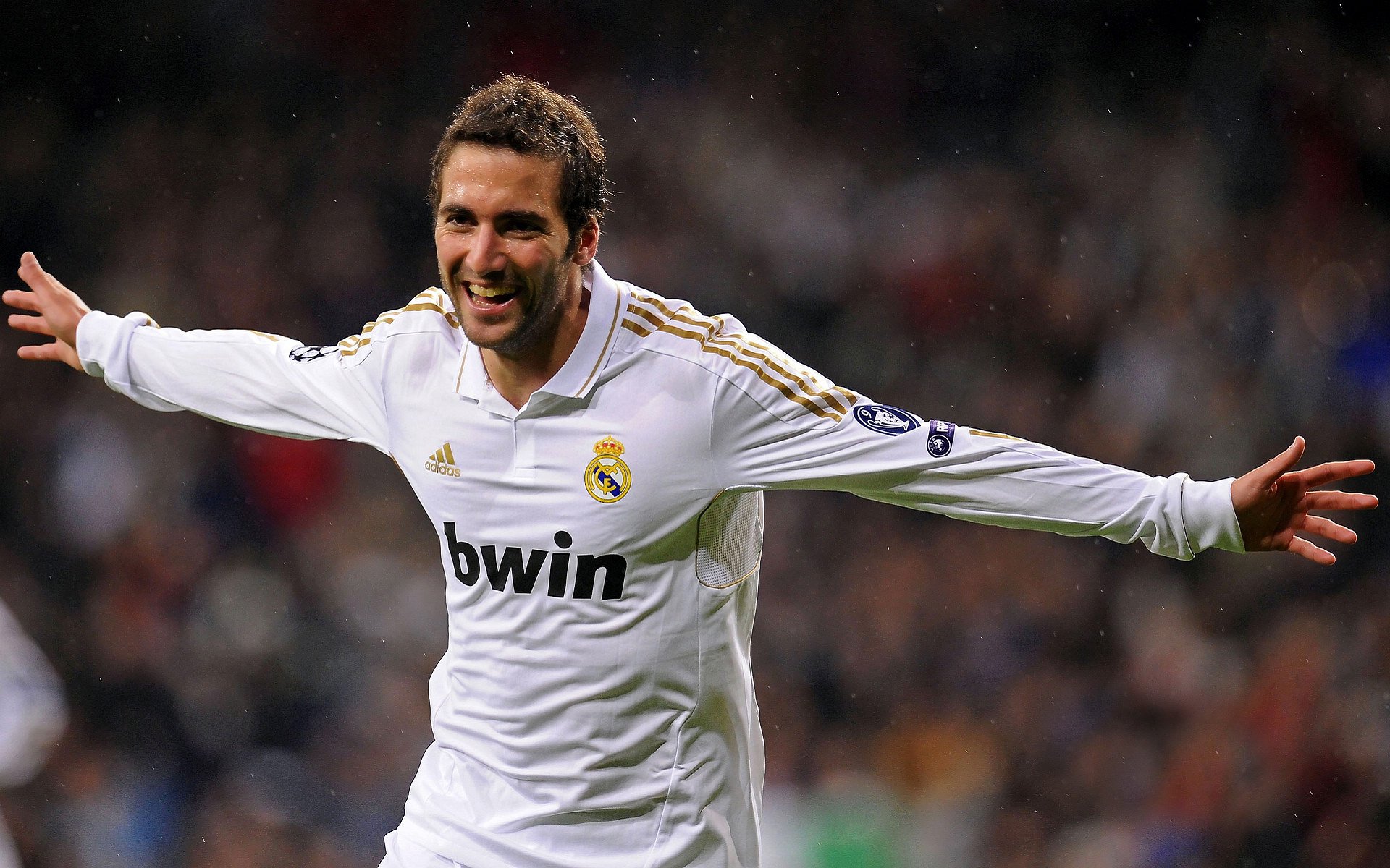 阿什拉夫关键一传定乾坤，巴西男排连续得分压制美国夺冠