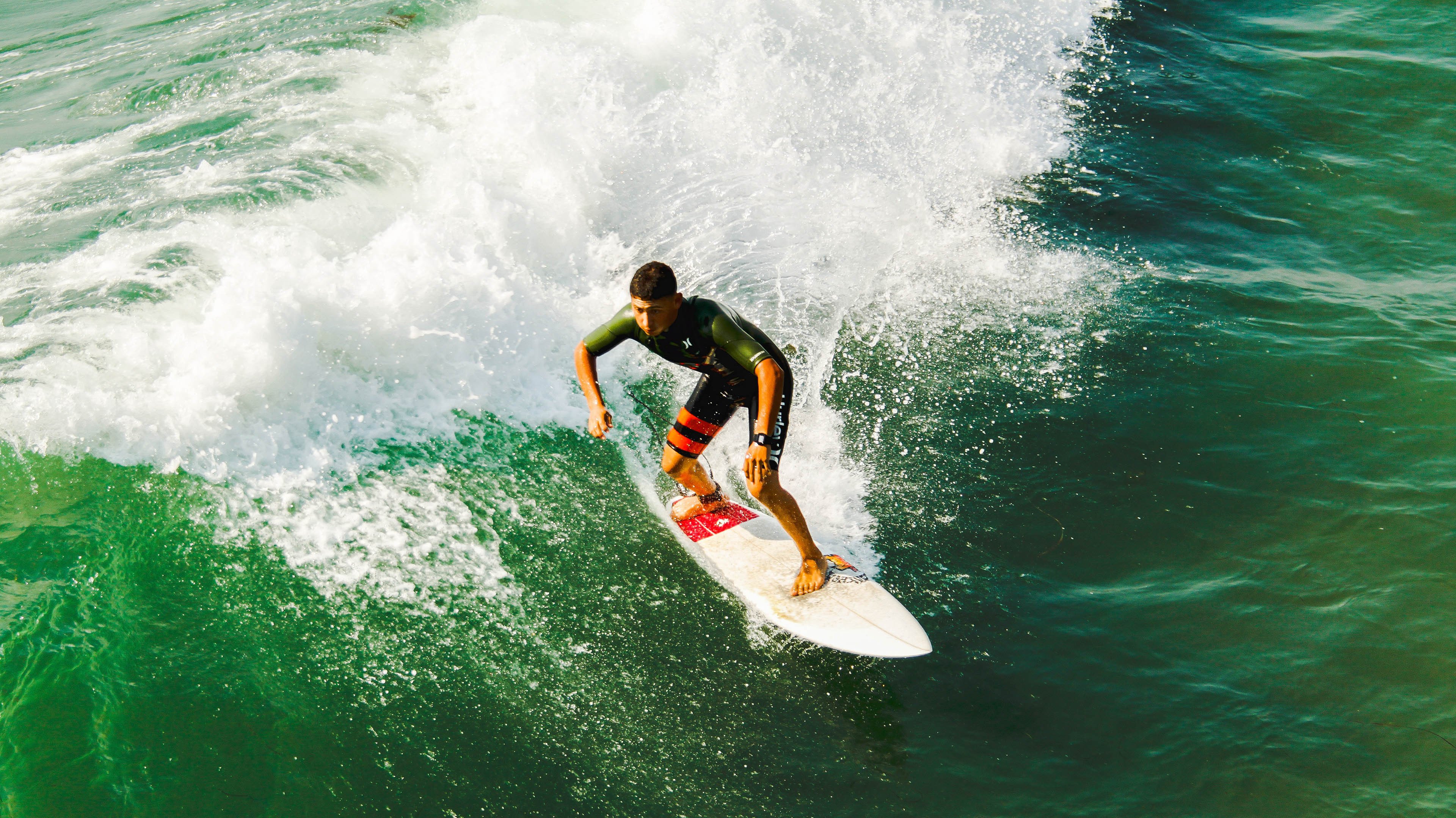 赛道上的双重奏,索伯的战术胜利与维斯塔潘的历史性突破